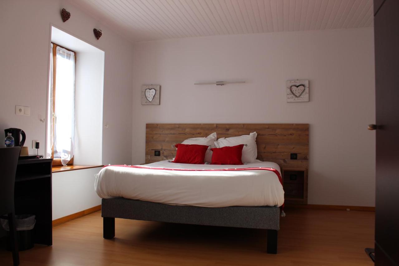 Logis Hotel Auberge De L'Allagnonette Saint-Poncy Eksteriør billede